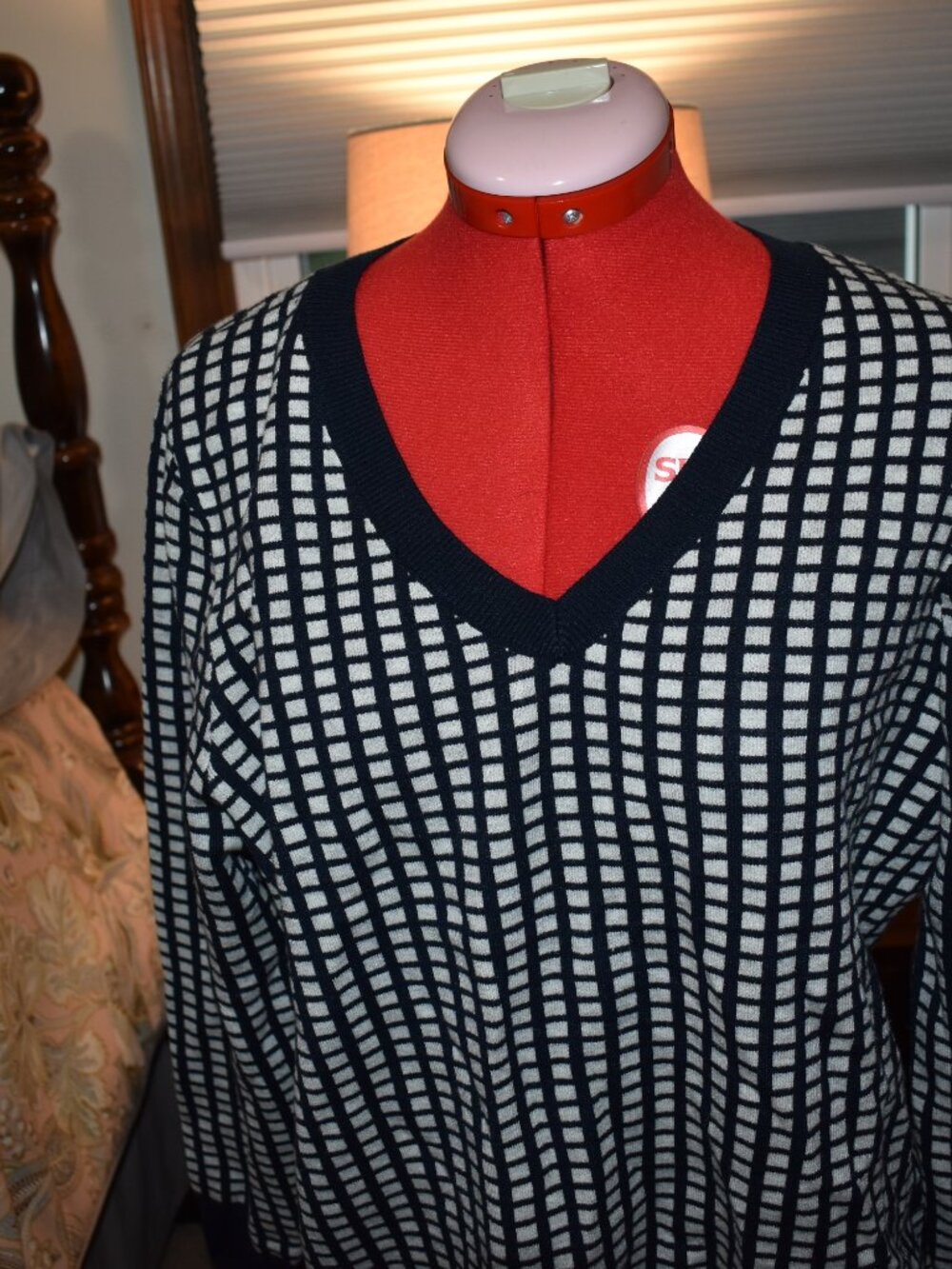 sweater - Picture 2 of 6